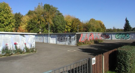 Blick auf den Garagenhof im Oktober 2015